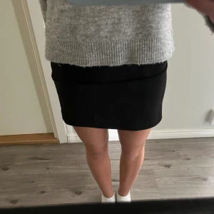 Kort tjat kjol - Säljer då den börjar bli för liten för mig. Köpt på Lindex och nypris är 175💓