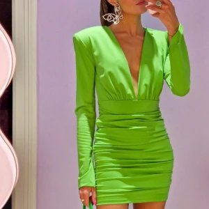 Superfin klänning!! - Helt ny klänning strl. M från bikbok, aldrig använd, lapp kvar! 