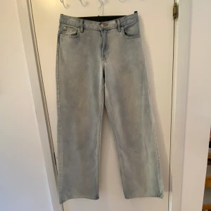 Straightleg jeans - Ljusblå straightleg baggy jeans. Andvända men i fint skick. Säljer då jag tappat intresset💗
