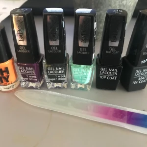 4nagellack+ - 2 olika top coat  Fil medföljer  3 färger gel & den  Snygga oranga ”oh my gosh”  ALLT endast 80kr 