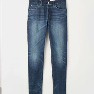 Tiger of sweden Jeans - Helt nya Tiger of sweden jeans i modellen ”Evolve”. Säljer dessa år min kille som har använt jeansen ett fåtal gånger. Nypris 1499. Skriv för fler bilder