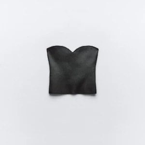 Fest topp från zara - Säljer denna helt nya super snygga topp från zara då den var lite för liten för mig och kommer nog därför inte att komma till så mycket användning därför är det bättre att jag säljer den! ❤️❤️Skulle säga att den passar storlek xs-s 💓