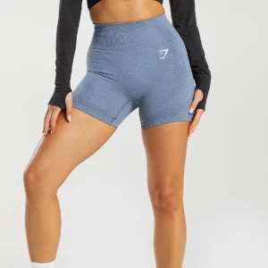 Shorts  - Blå shorts från Gymshark.  Supersköna, mjuka, tar bara plats därav säljer.  Använd 1 gång. 