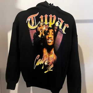 HOODIE 2pac - HOODIE från Pull&bear 