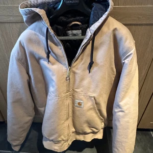 Carhartt jacka - Size s, passar en vanlig M. Aldrig använd 