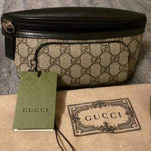 Hej, säljer min Gucci Eden bag som köptes innan den slutades sälja på Gucci’s hemsida,  väldigt bra väska på sommaren eller resor. Skick 10/10, använd väldigt varsamt. Kvitto, påsar och lådan medföljer. DM vid frågor eller funderingar