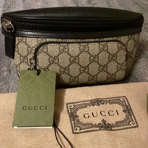 Gucci Eden Bag - Hej, säljer min Gucci Eden bag som köptes innan den slutades sälja på Gucci’s hemsida,  väldigt bra väska på sommaren eller resor. Skick 10/10, använd väldigt varsamt. Kvitto, påsar och lådan medföljer. DM vid frågor eller funderingar