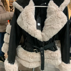 Cool jacka köpt i Chamonix  - Köpt i Chamonix förra året, kommer inte till användning tyvärr