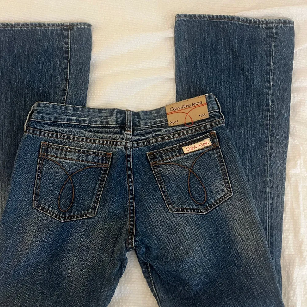 supersnygga äkta calvin klein jeans från 80-talet, både low waist & bootcut. strl W27-L32. är i väldigt bra skick! 👌💞. Jeans & Byxor.