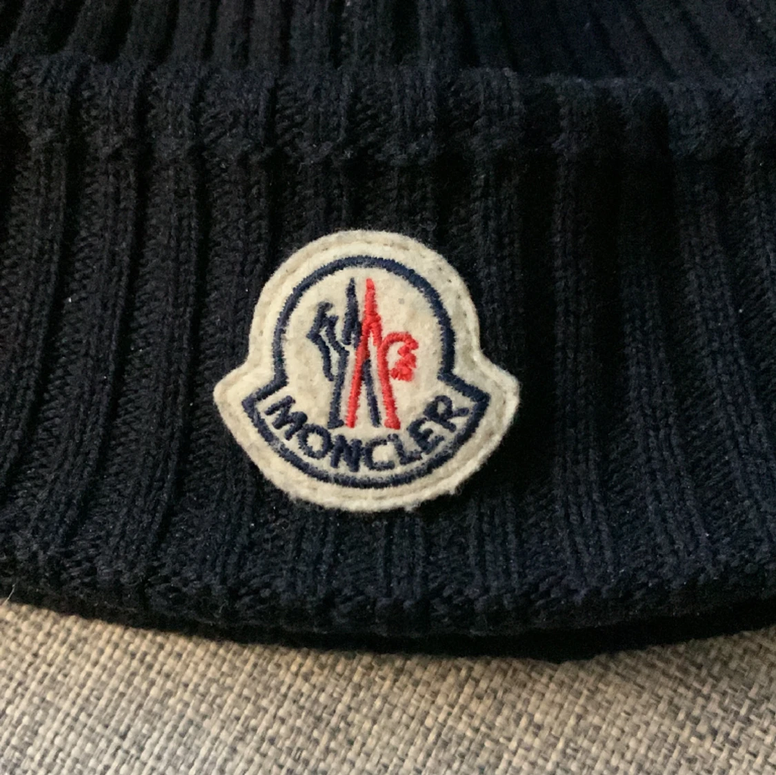Moncler mössa  - 90