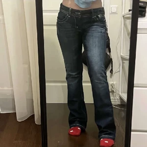 Miss me jeans  - Säljer miss me Jeans som är köpta här på plick. Inget större slitage då jag ändast använt de ett fåtal gånger. Skriv om ni undrar något och priset kan diskuteras 💕