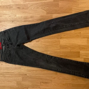 Jeans  - Äldre gina jeans som ej passar mig därför kan jag ej ta bilder med dom på! Sitter som slimbootcut ❤️