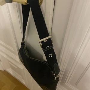 Svart väska - Jättesöt väska i nylon