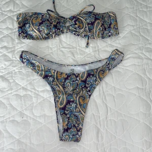 off-shoulder bikini - jättesöt bikini från SHEIN. aldrig använd