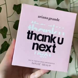 Ariana grande parfym ”thank you next”, knappt använd🫶🏻(inte mina bilder och har inte boxen)💕