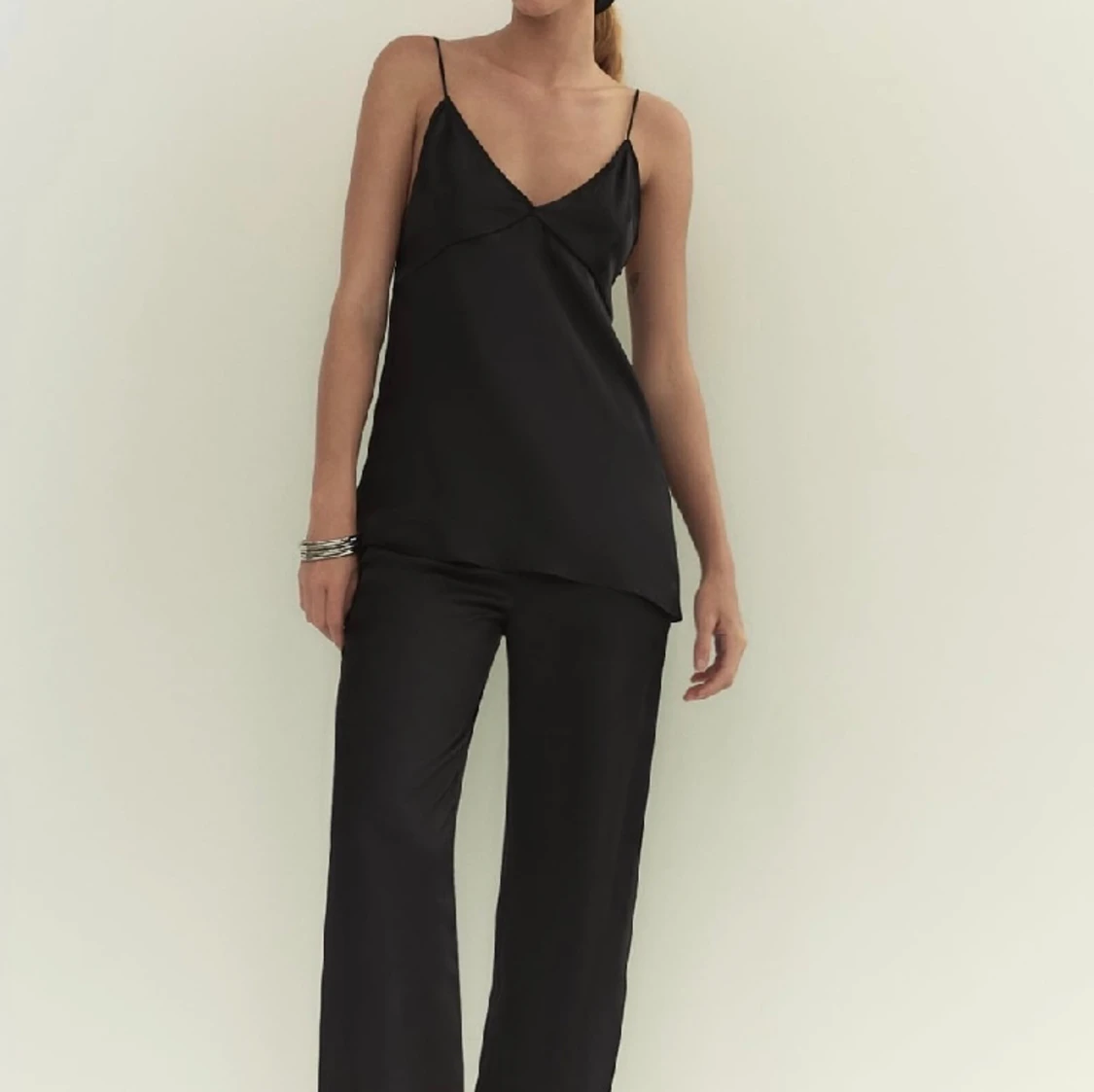 Svart topp i satin  från zara  - 90