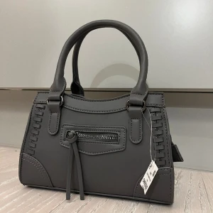 INTRESSEKOLL - Snygg väska, band följer med