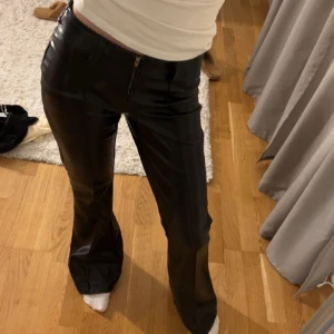 Skinnbyxor New yorker - Lågmidjade jättepopulära skinnbyxor. Knappt använda, som nya! De är strechiga