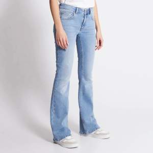 Lågmidjade jeans från lager 157. Lite använda därför priset men inga tecken på användning 💕 fråga om du har frågor 💕