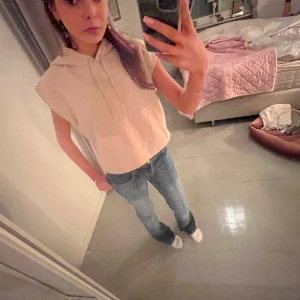 Lågmidjade jeans  - SKIT snygga lågmidjade jeans, coola sträck på 🥰🥰😝😝