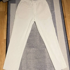 Zara Byxor - Supersköna vita kostymbyxor, mjuka, använda 1 gång 