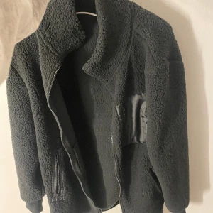 Lager 157 teddyjacka - Köpte fel storlek