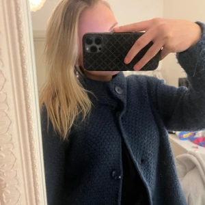 Blå kofta  - Jätte mysig blå kofta 💕💕 skulle passa en Xs-M, pris kan diskuteras 