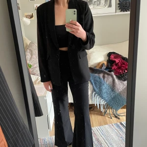 Kavaj + kostymbyxor - Bara använda en gång. Svart kostymsett