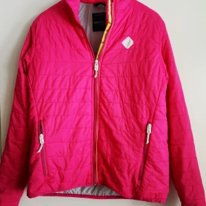 LättviktsjackaStrl 38Didrikson - Lättviktsjacka Strl 38 Didrikson Hel ren rök djurfri 80 kr