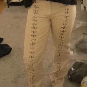 trendiga coola jeans - trendiga coola jeans som jag inte använder längre❣️ dom är från h&m 