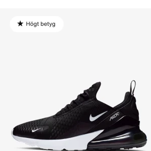 AIR MAX 270 - jättefina skor som har blivit använda max 2 ggr så jättefin skick, dm för fler bilder. pris kan diskuteras.