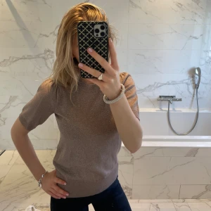 Topp - Skit snygg topp! Nyskick och inga defekter. Strl S. Märke: Saint tropez💓