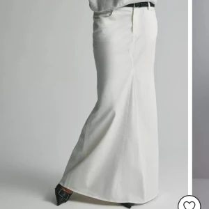 Jeanskjol - Så så fin men för lång för mig. Aldrig använd mer än att ja har testat den. Pris lapp kvar. Nypris 499kr 