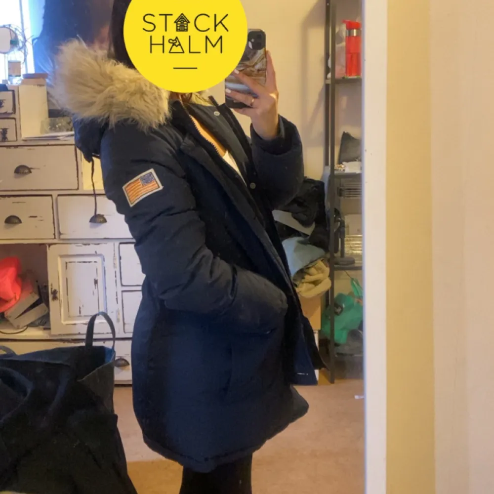 En Svea jacka ”miss Smith jacket” i mörkblå💙 använd ett fåtal gånger . Jackor.