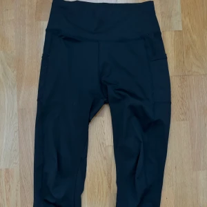 3 stycken leggings - Svart, grå, svart/grå leggins Alla tre för 150, en för 70