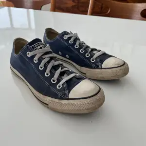 Säljer mina converce skor som är i använt skick!❤️‍🔥