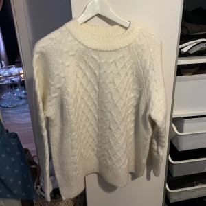 Stickad tröja  - Stickad tröja ifrån lager 157