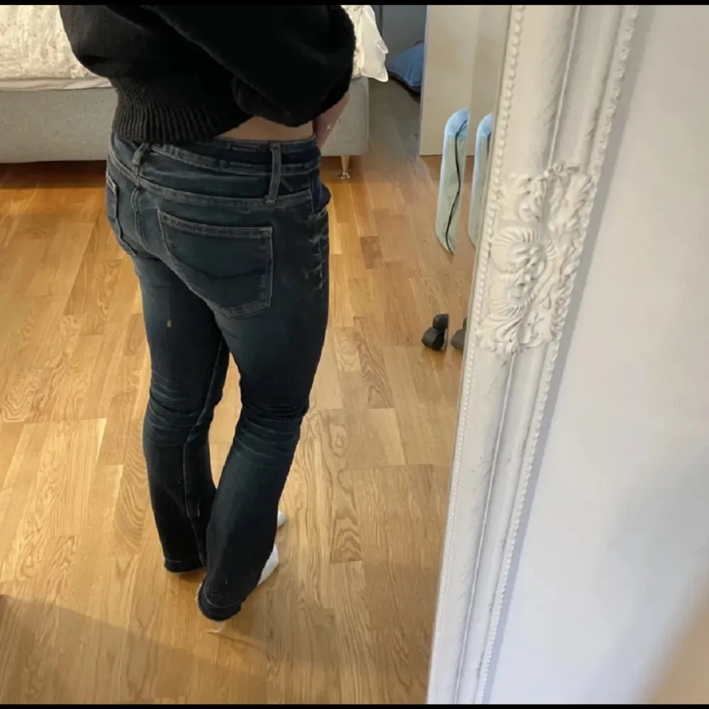 Lånade bilder!! Superfina låga jeans från Crocker, de passade tyvärr inte mig så har inga bilder på💞💞💞💞. Jeans & Byxor.