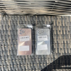 Skal iPhone 12 Pro Max - Nya oanvända mobilskal till iPhone 12 Pro Max. 39 kr styck.