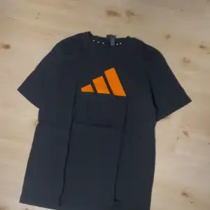 Adidas t-shirt 