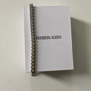 Silver armband - Säljer nu mitt silver armband, rostfritt, kontakta vid minsta intresse, kan diskutera pris💕💕😊