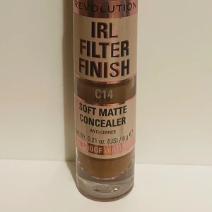 IRL Filter Finish Concealer  - Makeup revolutions IRL Filter Finish concealer i färgen C14. Nyskick, använd några få gånger. Säljer den för att den var för mörk för mig. Köpte den på lookfantastic för 88 kr.