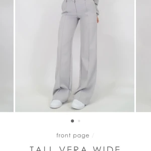 Venderbys - Tall Vera Wide Trousers - Säljes då de ej passar mig längre. Uppsydda ett par cm, men perfekt längd på mig som är 180 cm lång (lätt att ta bort stygnen). Fint skick, men pyttelite noppriga. 