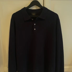 Massimo Dutti rugdby  - Massimo Dutti rugdby tröja 10/10 skick  Skön tröja  OBS det vita är bara ludd, inte fläckar⚠️