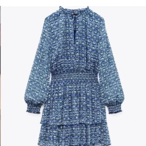 Zara klänning  - Använd en gång, jätte bra skick!