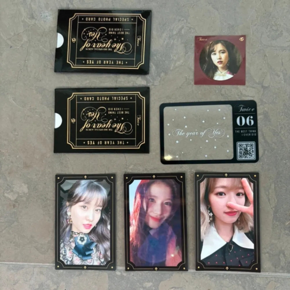 The set includes the A and the B version + photo cards (momo, sana Jeongyeon)  Condition: good used . Övrigt.