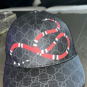 Äkta Gucci keps Snake - Gucci  Leather hat  56 cm  Never worn  Black Leather 