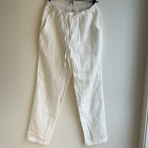 Linnebyxor akryl Clothing  - Tja! Säljer dessa prillans nya linnebyxor från Akryl Clothing, nypris ligger på 699kr men säljer dem för 549kr. Hör av er vid frågor!🤝