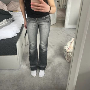 Jeans - Skitsnygga lågmidjade Levi’s jeans!