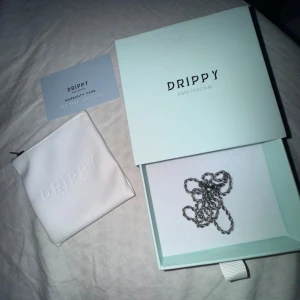 Drippy halsband  - Fint drippy halsband helt nytt aldrig använt skick 10/10